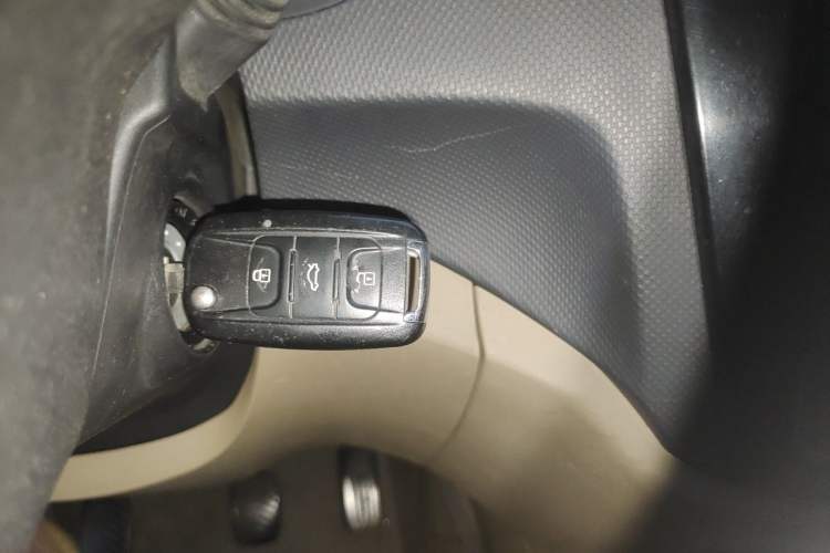 Used Wuling Hongguang 2013 1.2L S Comfort Model China IV Standard Vehicle Key