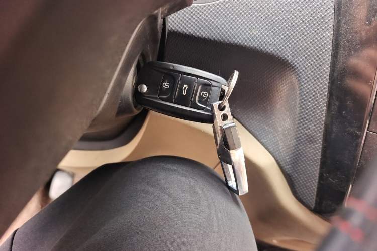 Used Wuling Hongguang 2013 1.5L Luxury Model Vehicle Key