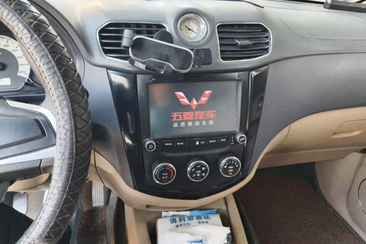 Used Wuling Hongguang 2013 1.5L S Comfort Model Audio And AC Panel