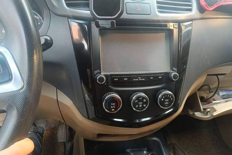 Used Wuling Hongguang 2013 1.5L S Luxury Model Audio And AC Panel