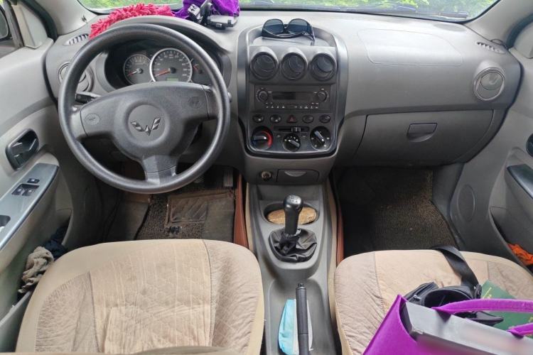Used Wuling Hongguang 2013 1.5L Base Version Center Console