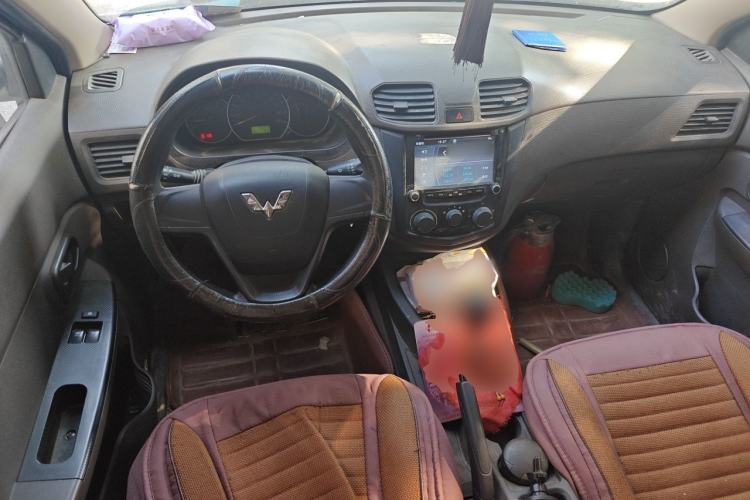 Used Wuling Hongguang 2013 1.5L Base Version Center Console
