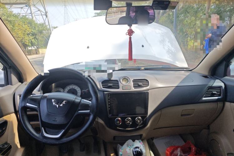 Used Wuling Hongguang 2013 1.5L S Comfort Model Center Console