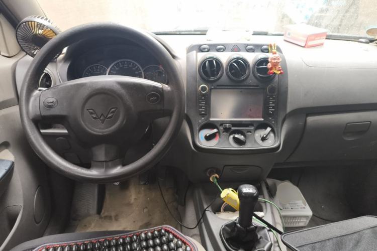 Used Wuling Hongguang 2013 1.5L Base Version Center Console