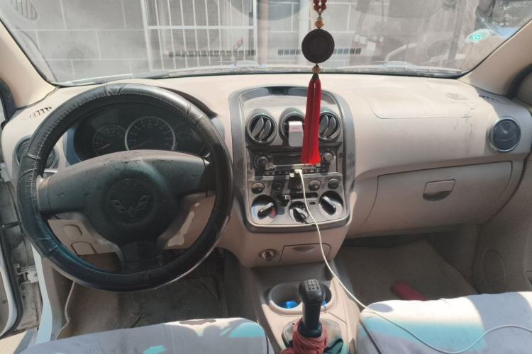 Used Wuling Hongguang 2013 1.5L Comfort Model Center Console