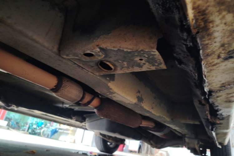 Used Wuling Hongguang 2013 1.5L Standard Version Chassis Front Left