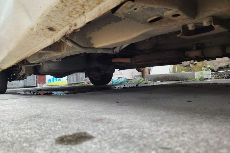 Used Wuling Hongguang 2013 1.5L Standard Version Chassis Front Right