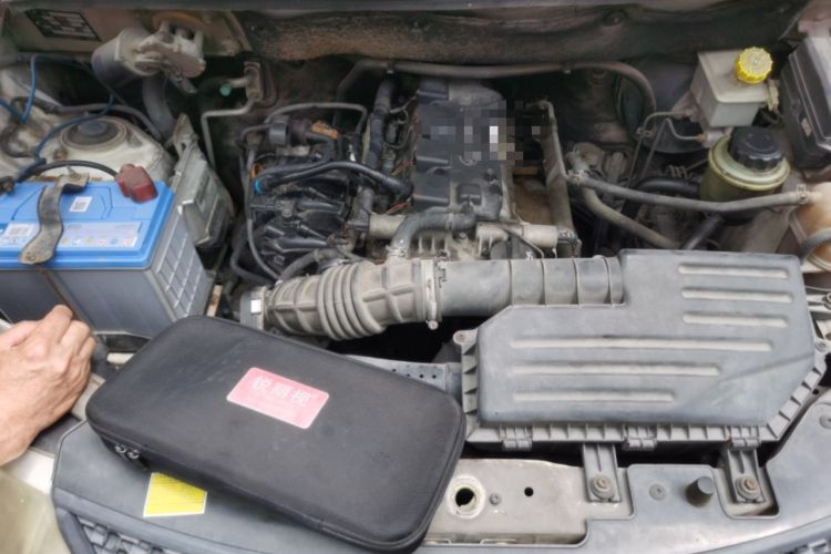 Used Wuling Hongguang 2013 1.5L Standard Version Engine Bay