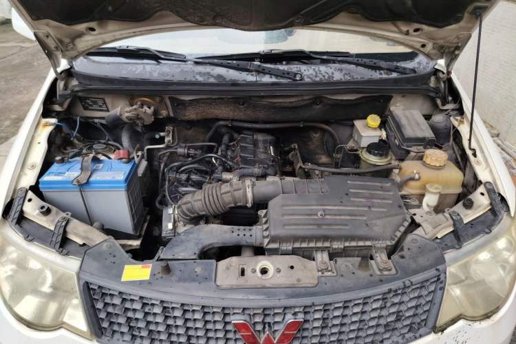 Used Wuling Hongguang 2013 1.5L Standard Version Engine Bay
