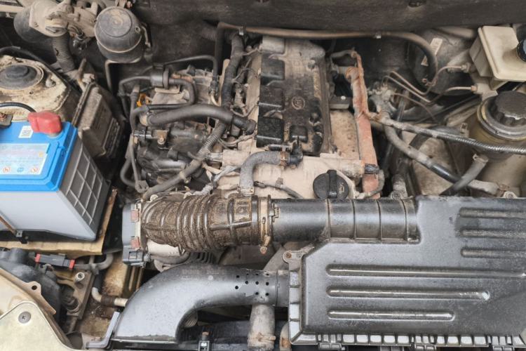 Used Wuling Hongguang 2013 1.5L Base Version Engine Bay