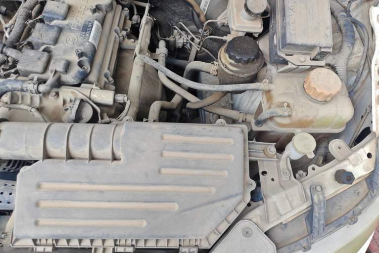 Used Wuling Hongguang 2013 1.5L Base Version Engine Bay Left