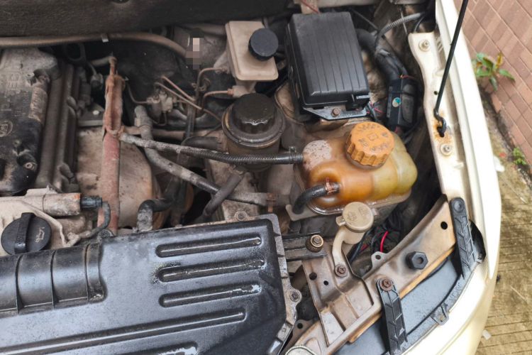 Used Wuling Hongguang 2013 1.5L Base Version Engine Bay Left