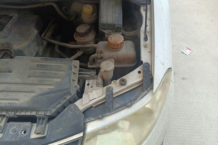 Used Wuling Hongguang 2013 1.5L S Luxury Model Engine Bay Left
