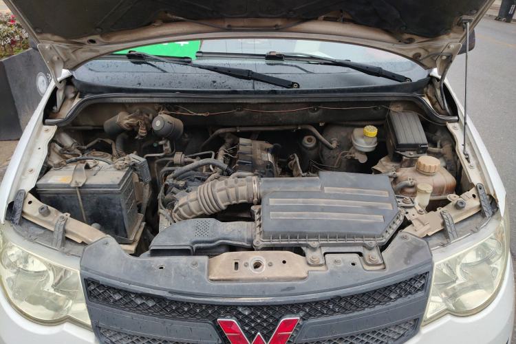 Used Wuling Hongguang 2013 1.5L Base Version Engine Bay