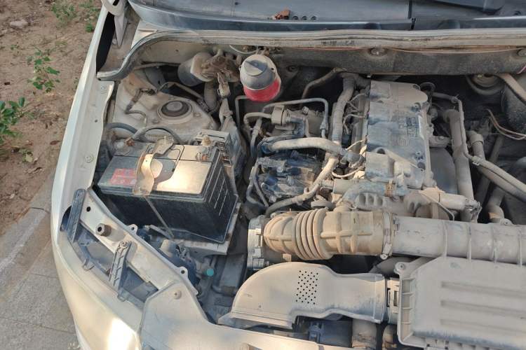 Used Wuling Hongguang 2013 1.5L Base Version Engine Bay Right