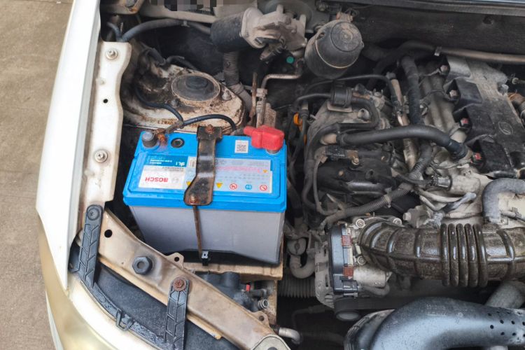 Used Wuling Hongguang 2013 1.5L Base Version Engine Bay Right