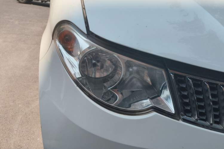 Used Wuling Hongguang 2013 1.5L Comfort Model Right Front Headlight
