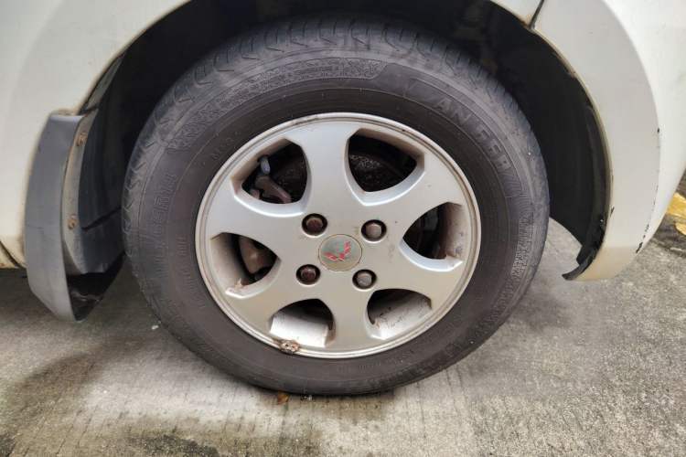 Used Wuling Hongguang 2013 1.5L Standard Version Right Front Wheel Hub