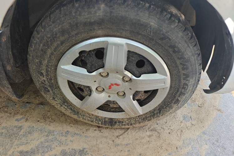 Used Wuling Hongguang 2013 1.5L Base Version Right Front Wheel Hub