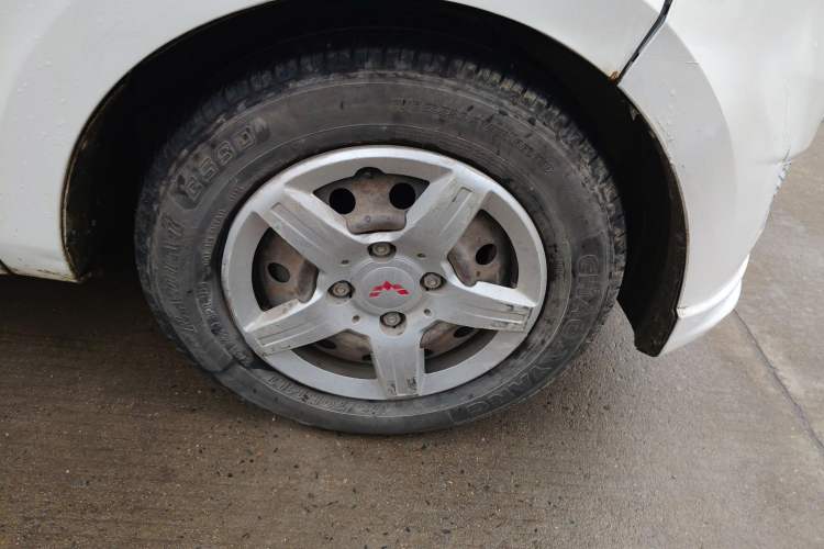 Used Wuling Hongguang 2013 1.5L Base Version Right Front Wheel Hub