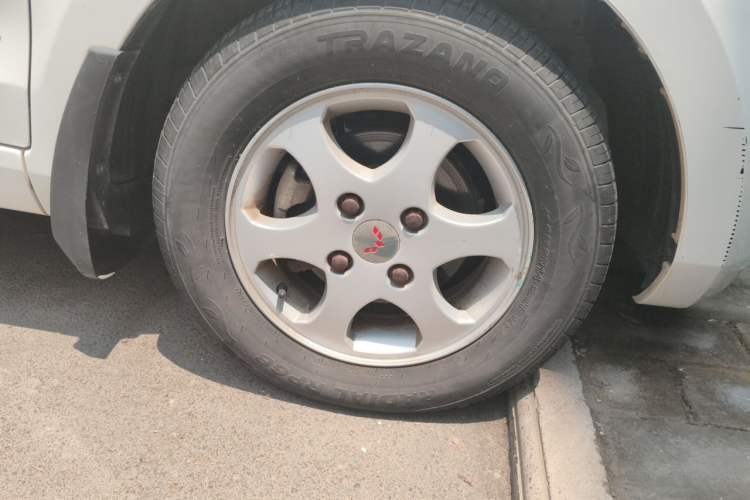 Used Wuling Hongguang 2013 1.5L Comfort Model Right Front Wheel Hub