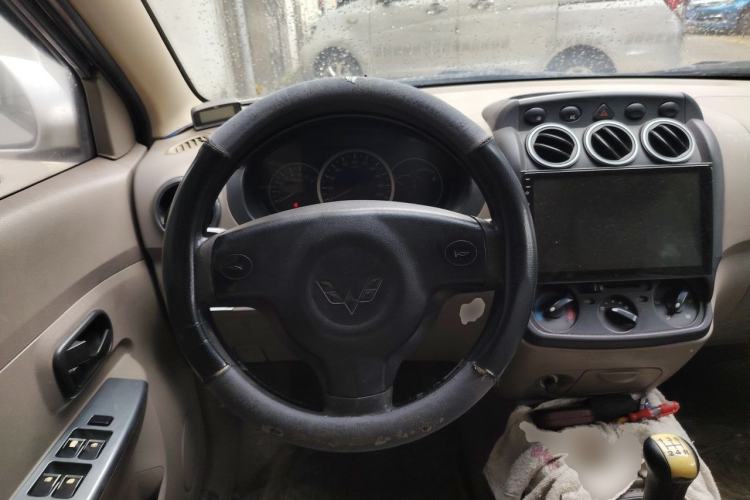 Used Wuling Hongguang 2013 1.5L Standard Version Steering Wheel