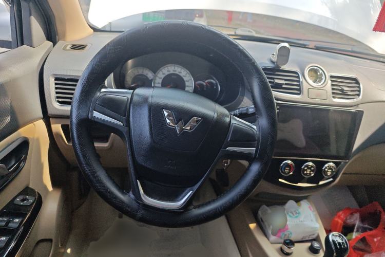 Used Wuling Hongguang 2013 1.5L S Comfort Model Steering Wheel