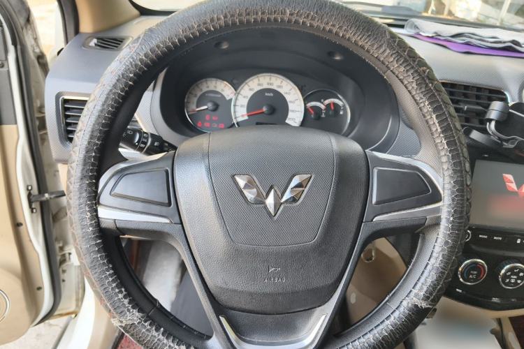 Used Wuling Hongguang 2013 1.5L S Comfort Model Steering Wheel