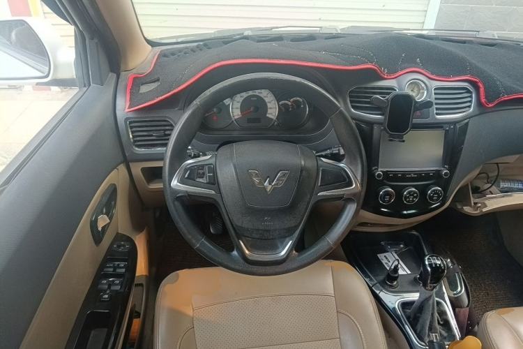 Used Wuling Hongguang 2013 1.5L S Luxury Model Steering Wheel