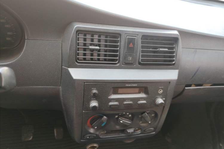 Used Wuling Hongguang 2013 1.2L S Comfort Model China IV Standard Audio And AC Panel