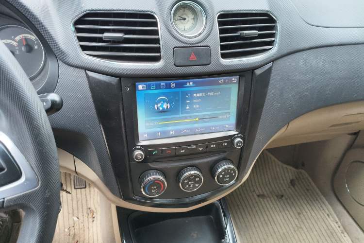 Used Wuling Hongguang 2013 1.5L S Luxury Model Audio And AC Panel