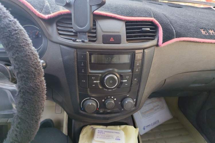 Used Wuling Hongguang 2013 1.5L Standard Version Audio And AC Panel