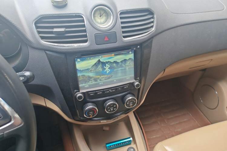Used Wuling Hongguang 2013 1.5L S Comfort Model Audio And AC Panel