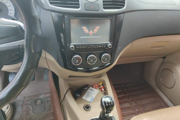 Used Wuling Hongguang 2013 1.5L S Comfort Model Audio And AC Panel