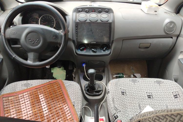 Used Wuling Hongguang 2013 1.5L Base Version Center Console