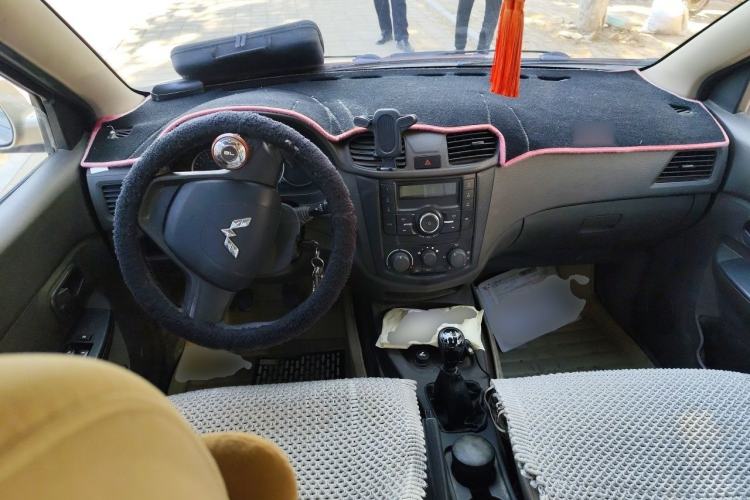 Used Wuling Hongguang 2013 1.5L Standard Version Center Console