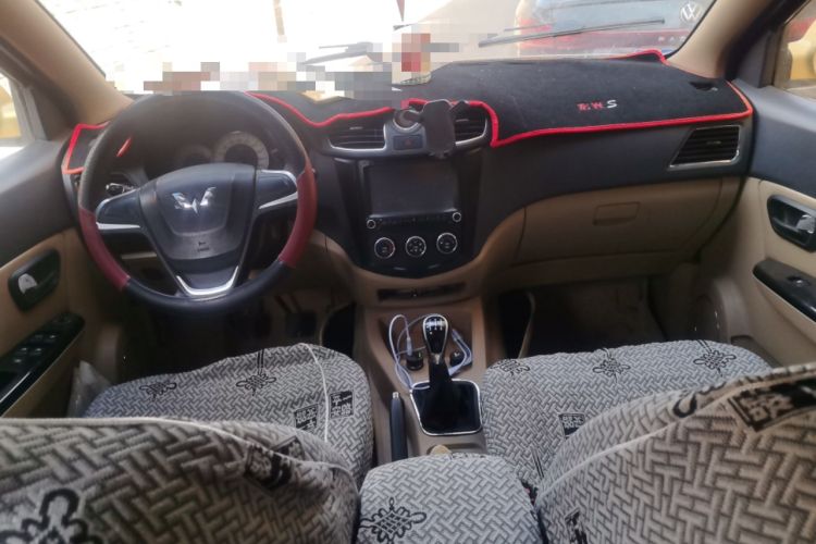 Used Wuling Hongguang 2013 1.2L S Comfort Model China IV Standard Center Console