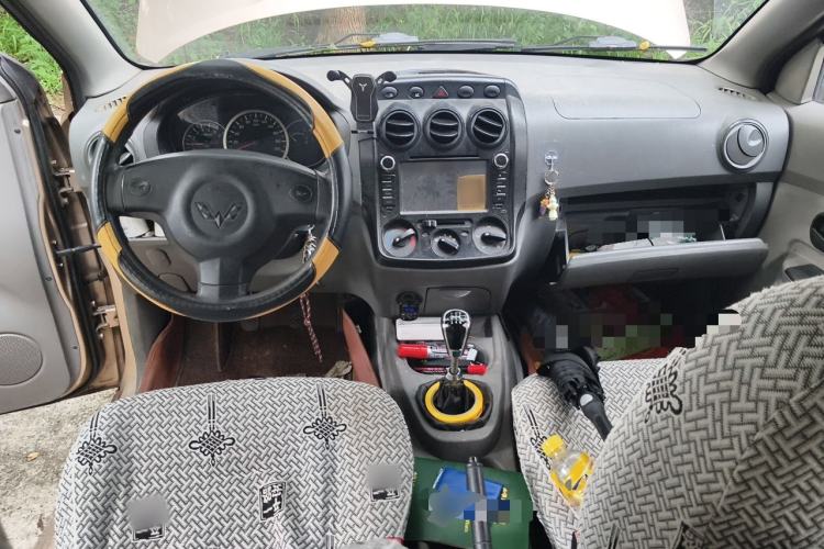 Used Wuling Hongguang 2013 1.5L Base Version Center Console