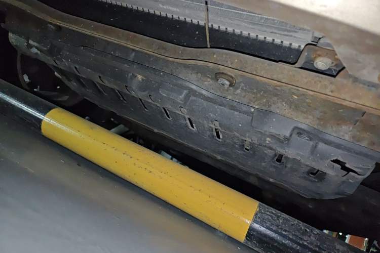 Used Wuling Hongguang 2013 1.5L Comfort Model Chassis Front Left