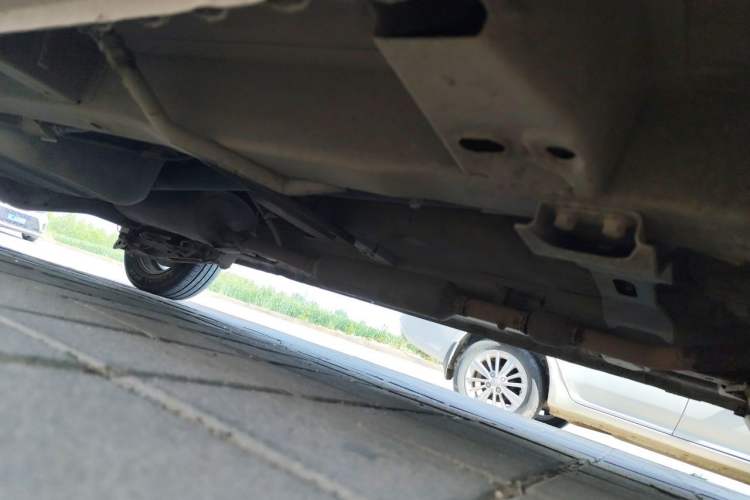 Used Wuling Hongguang 2013 1.5L Standard Version Chassis Front Right