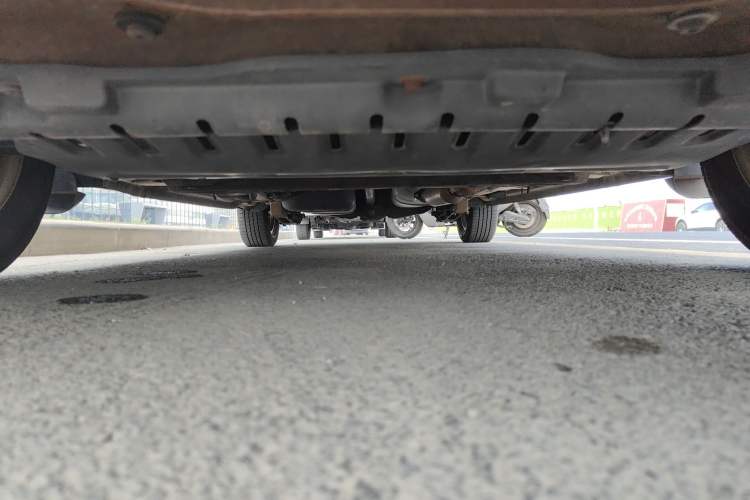 Used Wuling Hongguang 2013 1.5L S Comfort Model Chassis Front