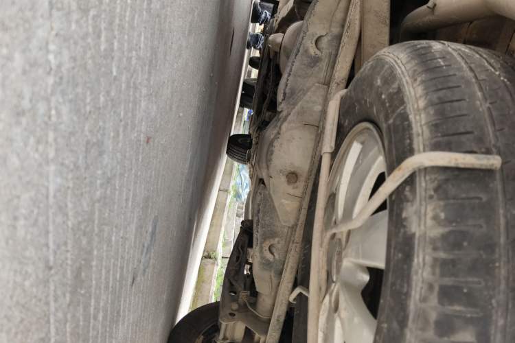 Used Wuling Hongguang 2013 1.5L S Luxury Model Chassis Rear Left