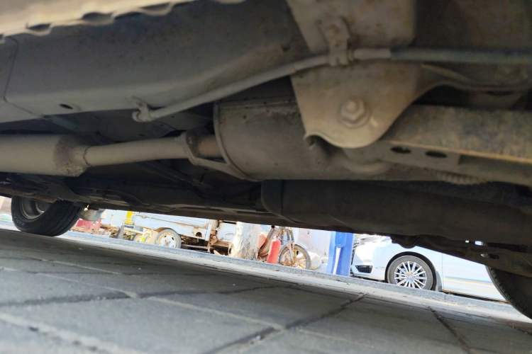 Used Wuling Hongguang 2013 1.5L Standard Version Chassis Rear Left