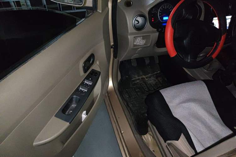 Used Wuling Hongguang 2013 1.5L Comfort Model Driver Seat