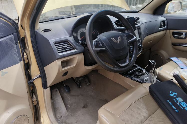 Used Wuling Hongguang 2013 1.5L S Luxury Model Driver Seat
