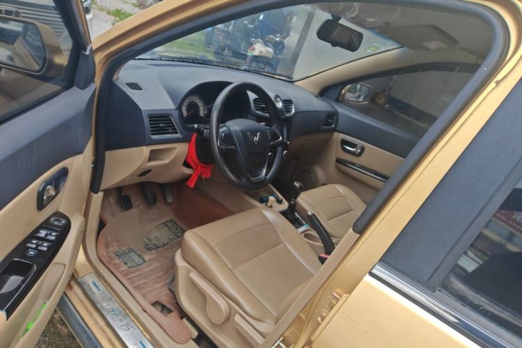 Used Wuling Hongguang 2013 1.5L S Comfort Model Driver Seat