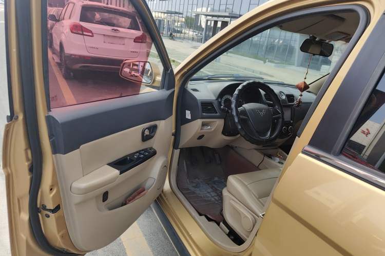 Used Wuling Hongguang 2013 1.5L S Comfort Model Driver Seat