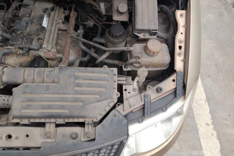 Used Wuling Hongguang 2013 1.5L Base Version Engine Bay Left