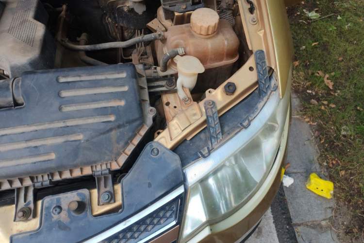 Used Wuling Hongguang 2013 1.5L S Comfort Model Engine Bay Left