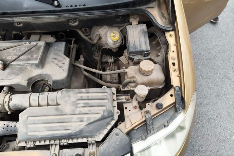 Used Wuling Hongguang 2013 1.5L S Luxury Model Engine Bay Left